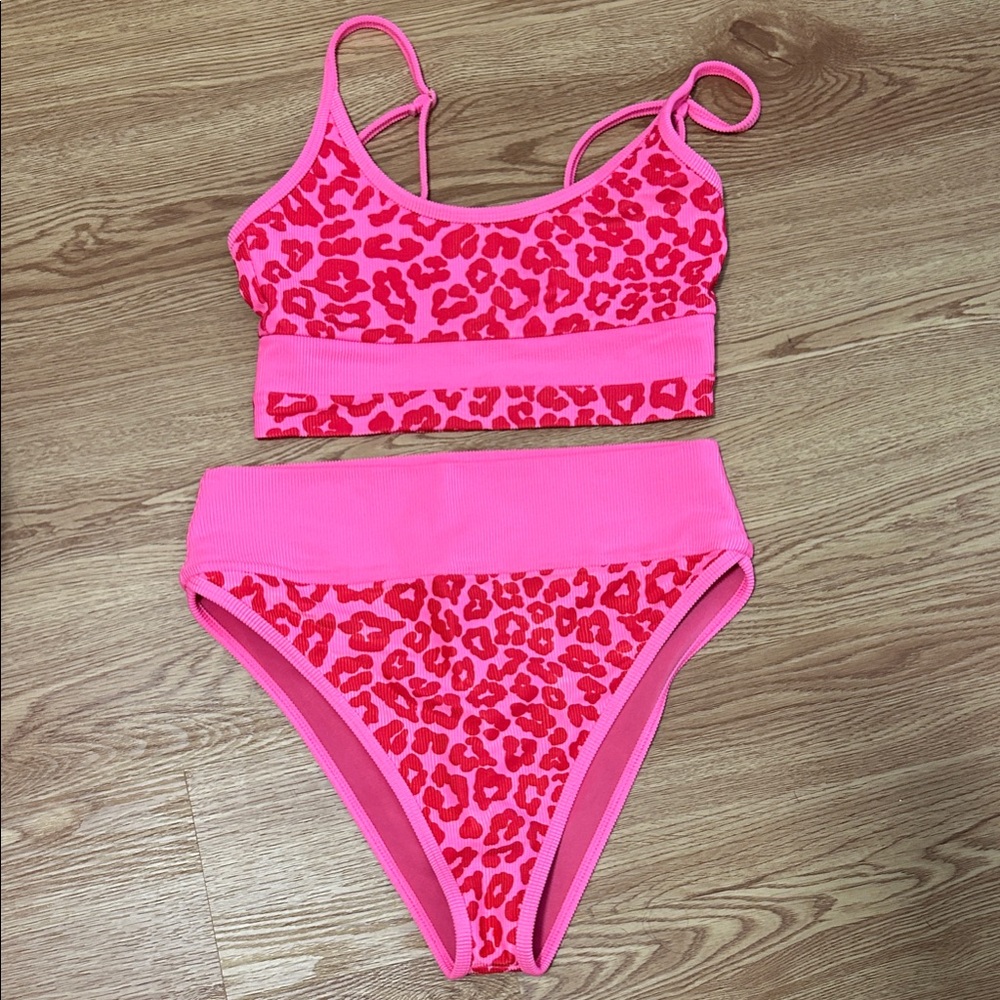 Eva Top and Emmy Bottom Love Leopard